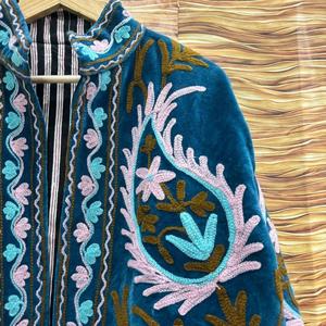 Chaqueta de terciopelo de lujo para mujer, bordada, con diseño floral, hecha a mano, estilo bohemio, étnico, abrigo de invierno - Product Image 3