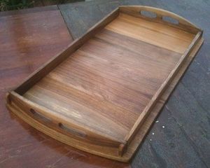 Bandeja rectangular de madera de mango duradera, diseño artesanal, acabado liso, perfecta para servir comida y bebidas a los invitados. - Product Image 6