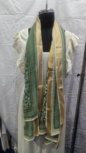 En gros, Foulard en coton vert émeraude olive à imprimé floral artistique et bordure dorée, Paréo Sarong pour femme, Cache-cou pour la mode de villégiature - Product Image 5