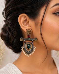 Vente en gros de boucles d'oreilles pendantes ethniques bicolores plaquées argent antique avec pierres rouges et vertes pour femmes, fournisseur en gros - Product Image 4