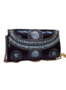 Bolso de Mano Metálico Hecho a Mano por Craftstages International con Cadena Metálica |   Bolso de Noche Étnico de Diseño para Mujer, 1-1.9L - Product Image 5