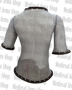 Camisa de malla metálica con ribete de cuero, manga corta, armadura de anillos de aluminio para recreación de caballero unisex adulto en ferias medievales - Product Image 3
