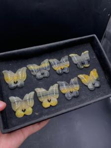 Cabochon en jaspe papillon sculpté à la main de 40 mm, jaune-gris, à dos plat, pour la fabrication de bijoux - Product Image 6