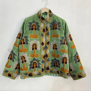 Veste courte bohème en velours brodé Suzani vert clair pour femme, style ethnique, ouverte sur le devant, création de designer - Product Image 1