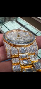 Montre de luxe pour homme à quartz glacé avec zircon, en acier inoxydable, mouvement mécanique, design élégant et antique - Product Image 1