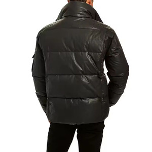 Blouson matelassé noir en similicuir avec un design double couche, qualité supérieure, style streetwear, col montant, chaud et confortable. - Product Image 3