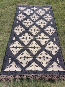 Tapis de salon rectangulaire en laine écologique, fait main, tufté à la main, motif géométrique, style Kilim, à poils moyens, facile d'entretien, par Krafterscustom - Product Image 3