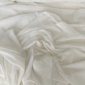 Tissu en Chiffon de Polyester Léger, Transparent, Doux, Fluide, Surface Lisse pour Robes de Soirée, Foulards, Blouses - Vente en Gros - Product Image 5