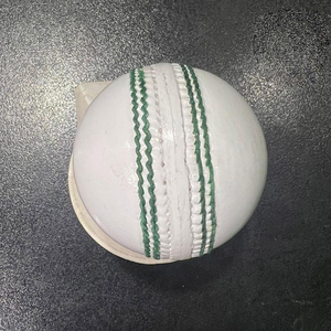 Pelota de Críquet de Cuero Suave, Elección de los Jugadores Profesionales, en Varios Colores, Pelotas Duras en Venta, Hechas en Pakistán - Product Image 6