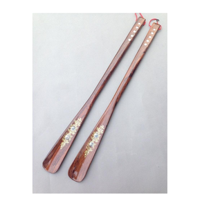 Chausse-pied en bois naturel écologique de qualité export, fait main, accessoire classique pour hommes et femmes - Product Image 2