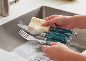 Ensemble de couverts rétro en acier inoxydable avec poignée turquoise, résistant au lave-vaisselle, idéal pour le camping et la table. - Product Image 6