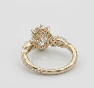 Bague de fiançailles en diamant ovale de culture, bande feuille de vigne, or jaune 14 carats, pavé de feuilles de marquise botaniques, bijoux de mariée - Product Image 6
