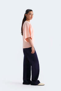 T-shirts à manches chauve-souris pour femmes, coupe ample, col rond, style décontracté, été, marques privées acceptées. - Product Image 4