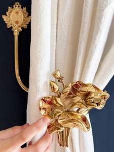 Gancho de pared de metal dorado creativo, elegante organizador de cortinas, ideal para decoración de ventanas de sala de estar y dormitorio. - Product Image 4