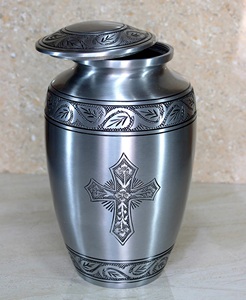 Urne funéraire en aluminium au design intemporel, idéale pour les services commémoratifs et la conservation des précieux souvenirs de nos proches. - Product Image 4
