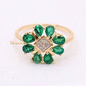 Anillo Floral de Oro Amarillo Sólido de 14K con Esmeralda Natural de Corte Pera y Racimo de Diamantes, Joyería Fina, Memoria Jewels, Venta al por Mayor - Product Image 1