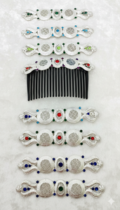 Broche indienne traditionnelle plaquée or 22 carats, faite à la main, avec pierre verte et pendentifs - Product Image 6