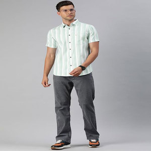 2025 verano Casual hombres de gran tamaño estampado Floral media manga poliéster algodón camisas de talla grande Anti-Shrink OEM servicio - Product Image 1
