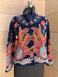 Veste en velours brodée Suzani, pièce maîtresse bohème artisanale, magnifique manteau bohème pour femme avec points de chaînette, blazer d'hiver - Product Image 5