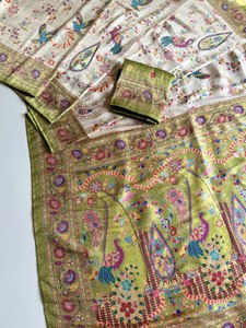 ผ้าไหมซาตินย้อมสีด้วยมืออย่างประณีต พร้อมงานทอและพู่ห้อย - Product Image 4
