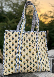 Sac fourre-tout matelassé en coton fait main pour femme – Sac à bandoulière léger à imprimé floral pour usage quotidien - Product Image 2