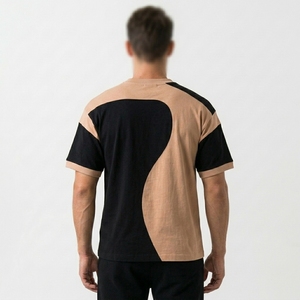 เสื้อยืดแขนสั้นผู้ชายลายบล็อกสี คอโอ ทรงปกติ ชายเสื้อแบบริบ สไตล์ลำลอง - Product Image 2