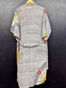 Kimono de Seda Crepé Vintage Suave y Lujoso Hecho a Mano para Mujer |   Estampado floral, cuello en V, manga corta, cintura elástica en la parte delantera |   Primavera - Product Image 6