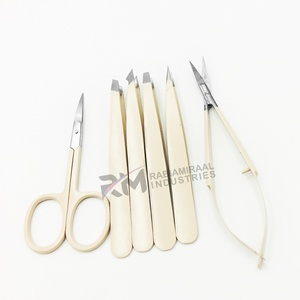 Pinzas para cejas de acero inoxidable con punta inclinada, ligeras, de la marca RMI, producto de primera categoría, con punta plateada y recubrimiento en polvo color nude, juego de pinzas para cejas. - Product Image 1
