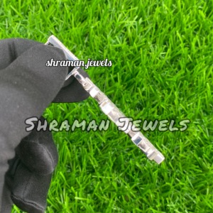 สร้อยคอเงินแท้ 925 ลายเกล็ดหิมะ ประดับเพชรโมอิสซาไนต์ VVS ทรงเหลี่ยมมรกต ขนาด 2 นิ้ว ชุบโรเดียม สลักโลโก้ได้  สำหรับทุกเพศ เหมาะสำหรับงานปาร์ตี้ ของขวัญสุดคลาสสิก - Product Image 3