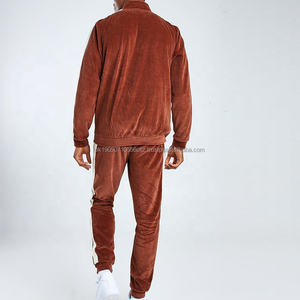 Chándal ajustado de terciopelo personalizado al por mayor para hombre, chándal liso y ajustado para hombre, 100% poliéster de terciopelo - Product Image 2