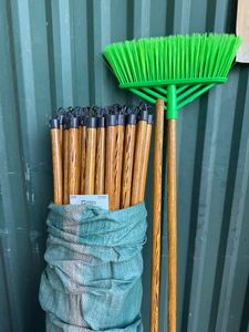 Juego de Escoba y Recogedor GMEX con Mango Largo de 120 cm, Combo de Limpieza de Pisos, Mango de Madera de Eucalipto, Cabezal de PVC Resistente, Multiusos para el Hogar - Product Image 3