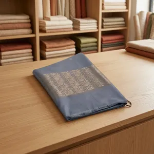 Élégante écharpe en soie et coton de Banarasi, tissu satiné - Product Image 6