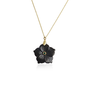 Collar de piedras talladas a mano de ónix negro con pequeño colgante de esmeralda y circonita, chapado en oro, con diseño floral, para mujer. - Product Image 1