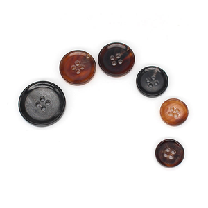 Boutons en corne véritable naturelle prêts à être expédiés pour manteaux, costumes, pulls, bottes de neige et cardigans pour hommes - Product Image 2