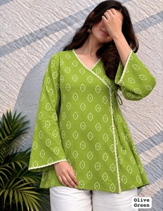 Kurtis de Rayón Grueso Verde Oliva con Estampado Bandhani y Borde de Encaje, Top Corto para Mujer, Top Étnico de Algodón con Cuello en V - Product Image 1