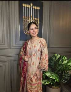 Impresionante Conjunto de 3 Piezas con Estampado Digital, Elaborado con Espejo Real y Trabajo Manual, Crepé Natural, Hermoso Conjunto de Kurti y Pantalón de Diseñador - Product Image 2