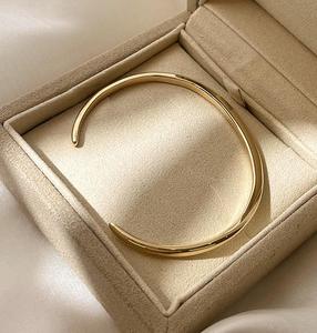 กำไลข้อมือแบบเปิดปลายเรียว งานสั่งทำ ทองคำแท้ 14K 18K ราคาโรงงาน ดีไซน์เรียบง่าย บาง น้ำหนักเบา สำหรับผู้หญิง ขายส่ง - Product Image 1