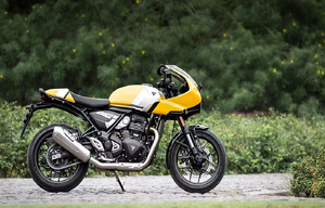 Moto TRIUMPH "THRUXTON 400" avec finition jaune et noire, échappement double et pare-brise, vitesse maximale supérieure à 80 km/h - Product Image 2