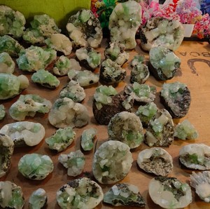 Venta al por mayor de cristales de calcita verde natural a granel, especímenes de mineral, drusas, geodas, piedras curativas de Madhya Pradesh - Product Image 2