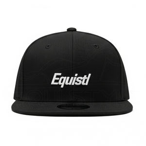 Casquette de baseball noire à visière plate avec logo personnalisé, couronne structurée, style streetwear moderne, chapeaux brodés promotionnels en gros - Product Image 1