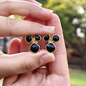 Boucles d'oreilles clous vintage en onyx noir à motif damier, triple pierre précieuse, laiton plaqué or 18 carats, minimalistes, tendance, légères, cadeau pour femme - Product Image 5