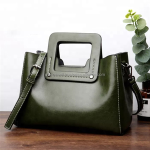 Sac à main en cuir de luxe au design personnalisé pour femmes en différentes couleurs, style vestimentaire confortable pour l'été avec emballage personnalisé - Product Image 5