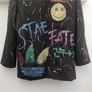 Blazer noir oversize pour femme, imprimé graffiti, style streetwear décontracté, motif cœur, simple boutonnage, peint à la main - Product Image 4