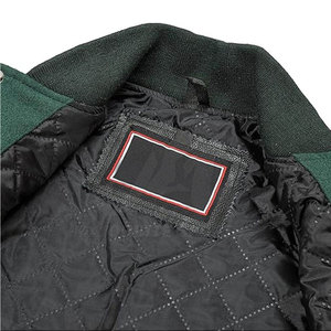 Vestes de sport de qualité supérieure fabriquées au Pakistan, service OEM, tissu de haute qualité avec coupe confortable - Product Image 4
