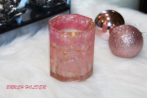 Juego de Accesorios de Baño de Resina Ecológica Hechos a Mano con Bandeja, Taza y Portavasos Pintados a Mano en Rosa y Dorado - Product Image 5