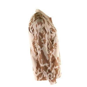 Chemise tactique à manches longues camouflage désert de la République tchèque avec boutons sur le devant et poches sur la poitrine - Product Image 3