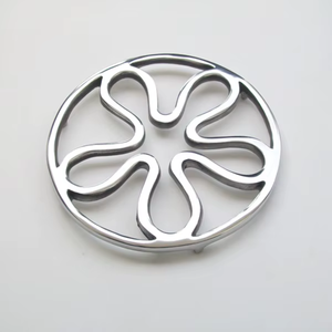 Salvamanteles de Aluminio de Lujo con Diseño Floral, Soporte Decorativo para Ollas Calientes, Moderno, Resistente al Calor, Accesorio Elegante para Mesa de Cocina o Comedor - Product Image 3