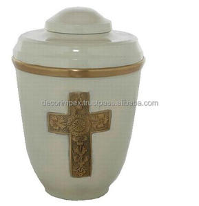 Urnes en laiton modernes faites à la main, très appréciées, pour contenir les cendres et figurant des motifs reflétant la foi du défunt - Product Image 5