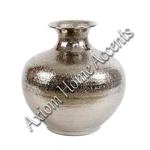 Axiom Home Accents Florero de metal de estilo moderno con esmalte transparente para Decoración de mesa contemporánea para el hogar y el jardín - Product Image 2