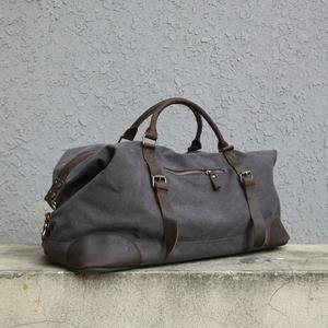 กระเป๋าเดินทางหนังและผ้าแคนวาสแฟชั่น ปิดซิป โลโก้สั่งทำได้  จุของได้เยอะ กันน้ำ  กระเป๋าสะพายทรงดัฟเฟิลสำหรับวันหยุดสุดสัปดาห์ รุ่น LCTB-0014 - Product Image 4